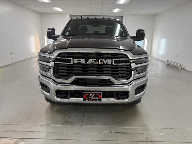 2025 RAM Ram 3500 Chassis Cab RAM 3500 TRADESMAN CREW CAB CHASSIS 4X4 60 CA