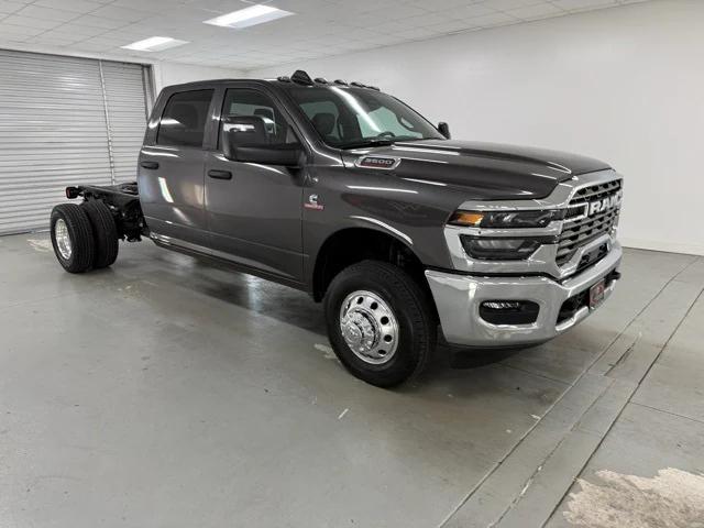 2025 RAM Ram 3500 Chassis Cab RAM 3500 TRADESMAN CREW CAB CHASSIS 4X4 60 CA