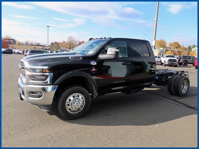 2025 RAM Ram 3500 Chassis Cab RAM 3500 TRADESMAN CREW CAB CHASSIS 4X4 60 CA