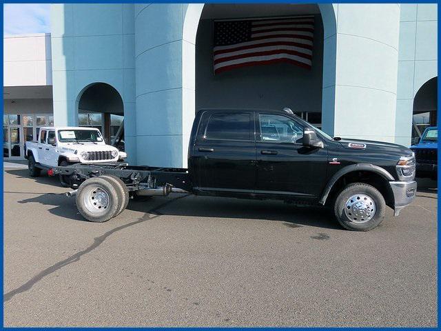 2025 RAM Ram 3500 Chassis Cab RAM 3500 TRADESMAN CREW CAB CHASSIS 4X4 60 CA