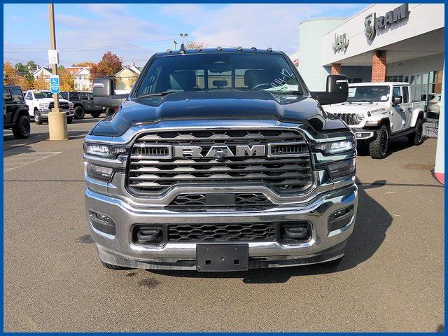 2025 RAM Ram 3500 Chassis Cab RAM 3500 TRADESMAN CREW CAB CHASSIS 4X4 60 CA