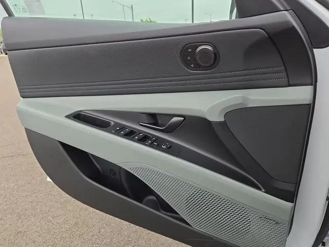2025 Hyundai Elantra Hybrid Limited