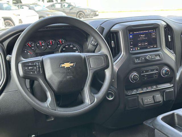 2022 Chevrolet Silverado 1500 4WD Crew Cab Short Bed Custom