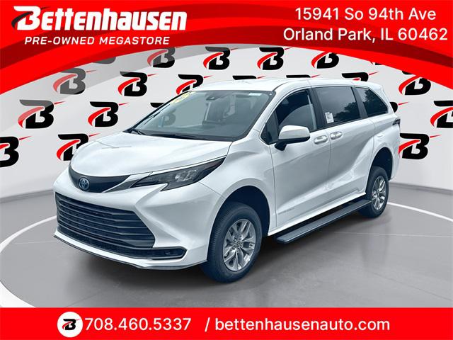 2025 Toyota Sienna LE