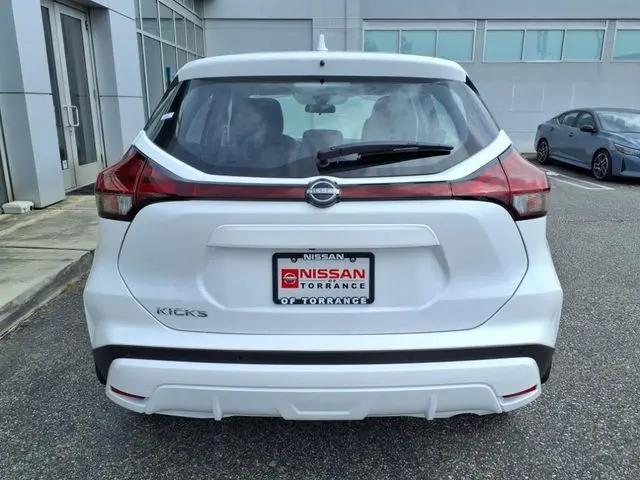 2025 Nissan Kicks S