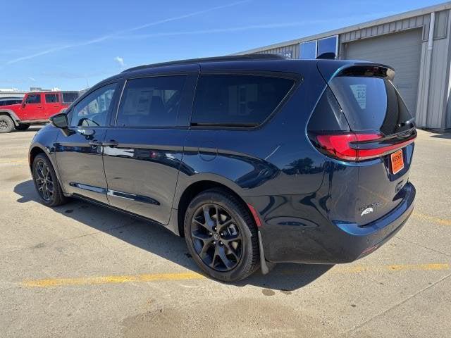 2025 Chrysler Pacifica PACIFICA LIMITED AWD