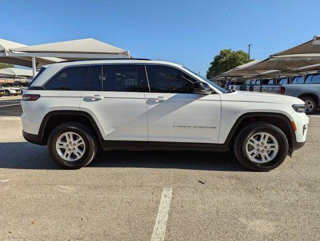 2023 Jeep Grand Cherokee Laredo 4x2