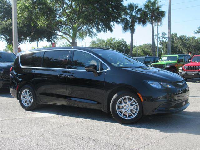 2025 Chrysler Voyager VOYAGER LX