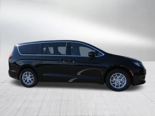 2025 Chrysler Voyager VOYAGER LX