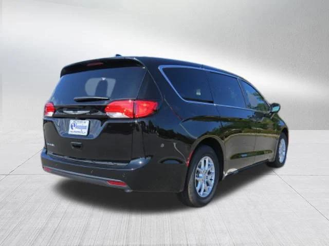 2025 Chrysler Voyager VOYAGER LX