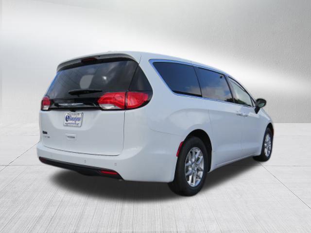 2025 Chrysler Voyager VOYAGER LX