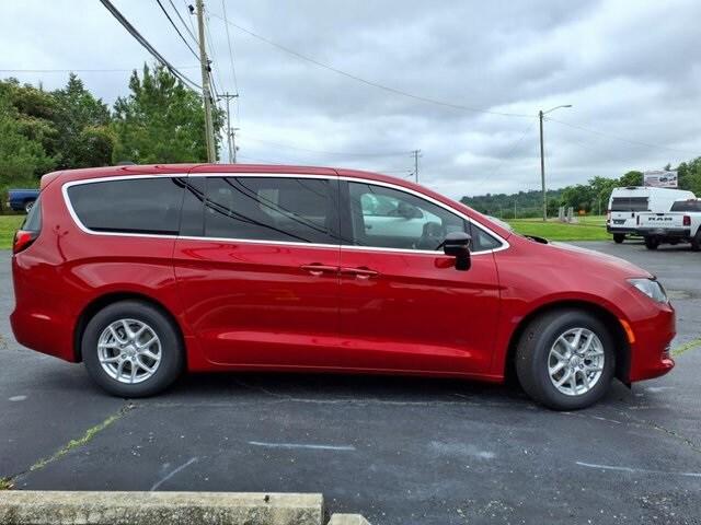 2025 Chrysler Voyager VOYAGER LX