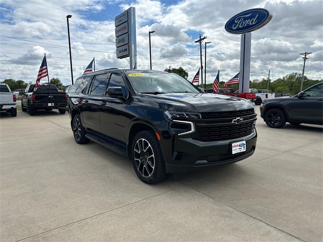 2023 Chevrolet Suburban 4WD RST