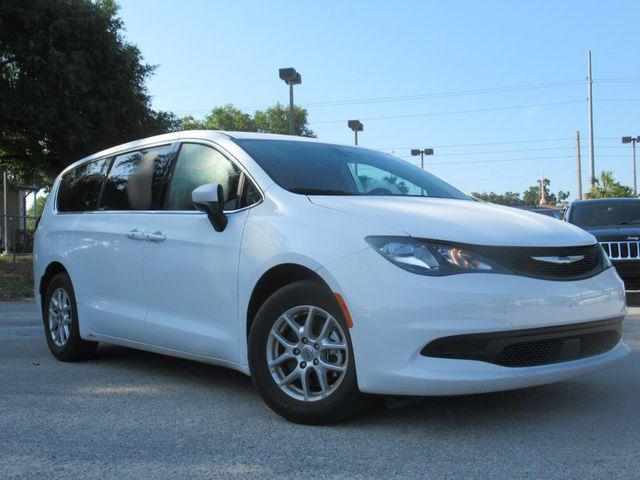 2022 Chrysler Voyager LX