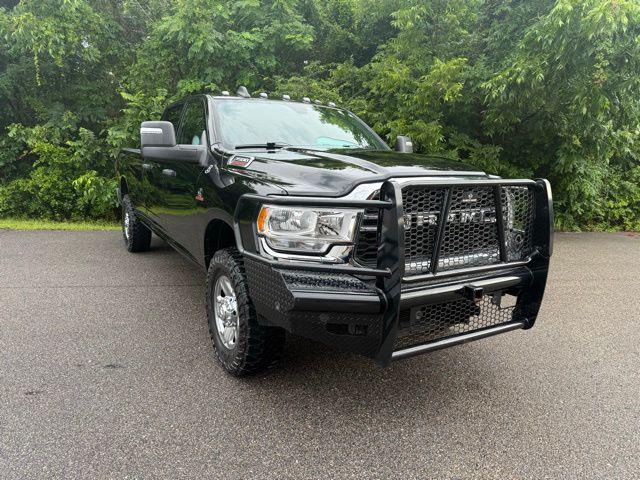 2023 RAM 3500 Tradesman Crew Cab 4x4 8 Box