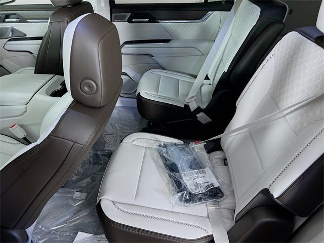 2025 GMC Acadia AWD Denali