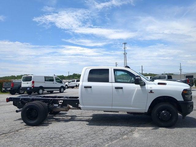 2025 RAM Ram 3500 Chassis Cab RAM 3500 TRADESMAN CREW CAB CHASSIS 4X4 60 CA