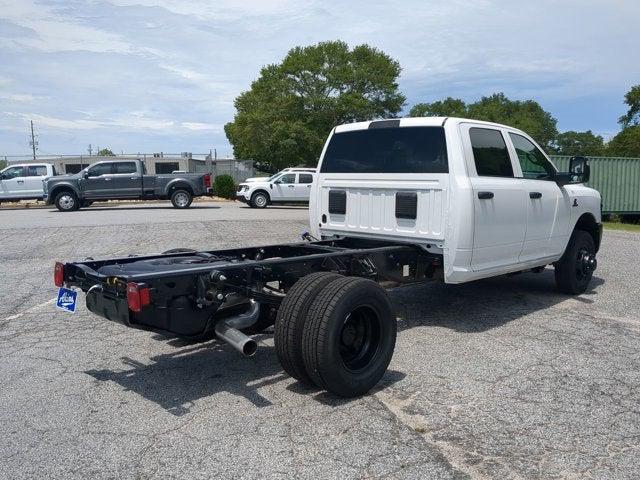 2025 RAM Ram 3500 Chassis Cab RAM 3500 TRADESMAN CREW CAB CHASSIS 4X4 60 CA