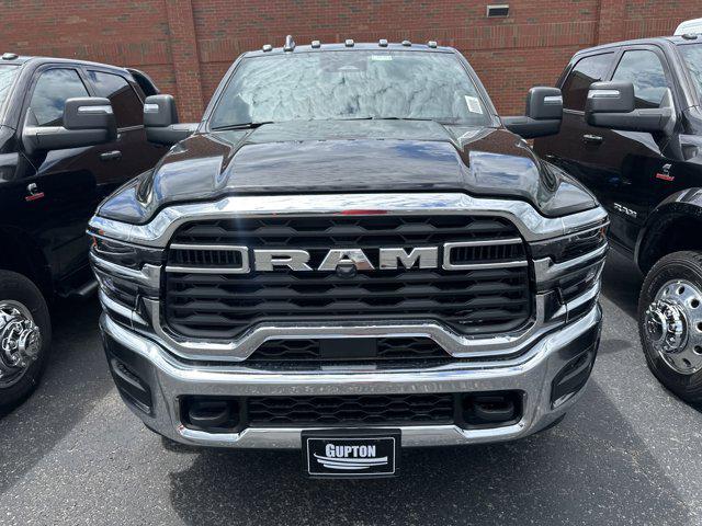 2025 RAM Ram 3500 Chassis Cab RAM 3500 TRADESMAN CREW CAB CHASSIS 4X4 60 CA