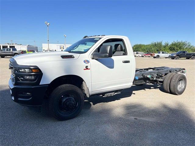 2025 RAM Ram 3500 Chassis Cab RAM 3500 TRADESMAN CHASSIS REGULAR CAB 4X4 84 CA 2025 RAM Ram 3500 Chassis Cab RAM 3500 TRADESMAN CHASSIS REGULAR CAB 4X4 84 CA