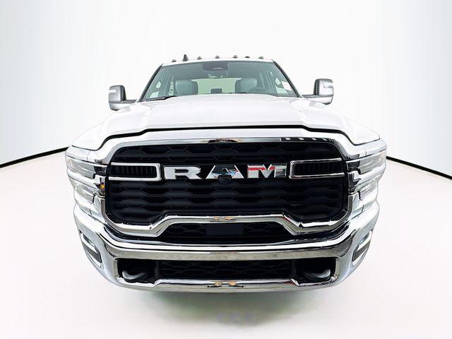 2025 RAM Ram 5500 Chassis Cab RAM 5500 TRADESMAN CHASSIS CREW CAB 4X4 84 CA