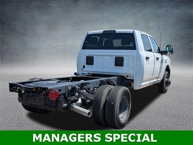 2025 RAM Ram 3500 Chassis Cab RAM 3500 TRADESMAN CREW CAB CHASSIS 4X4 60 CA 2025 RAM Ram 3500 Chassis Cab RAM 3500 TRADESMAN CREW CAB CHASSIS 4X4 60 CA