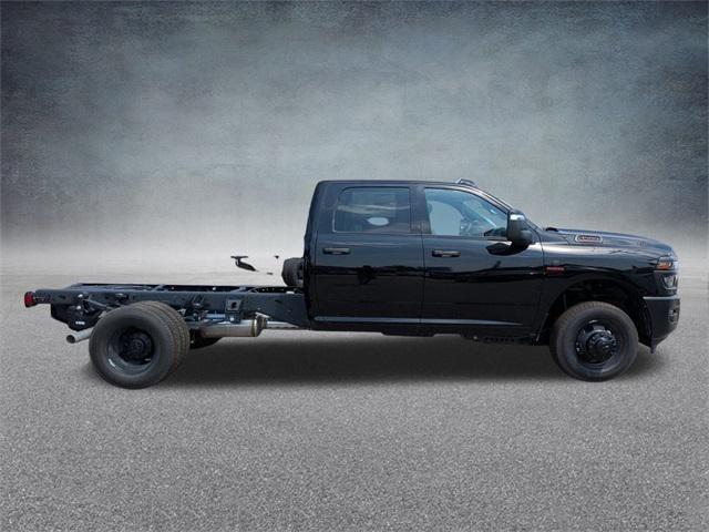 2025 RAM Ram 3500 Chassis Cab RAM 3500 TRADESMAN CREW CAB CHASSIS 4X4 60 CA