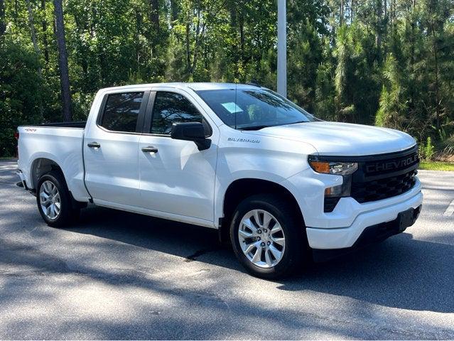 2022 Chevrolet Silverado 1500 4WD Crew Cab Short Bed Custom