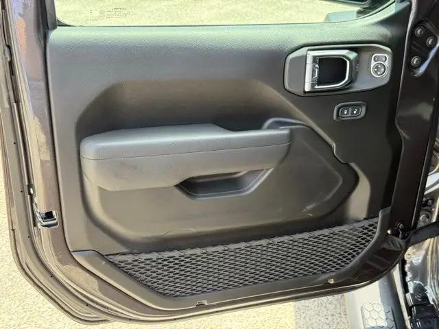 2025 Jeep Wrangler 4-Door Summit 4x4