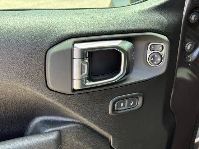 2025 Jeep Wrangler 4-Door Summit 4x4