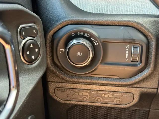 2025 Jeep Wrangler 4-Door Summit 4x4
