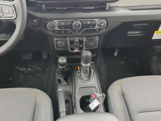 2025 Jeep Wrangler 4-Door Summit 4x4