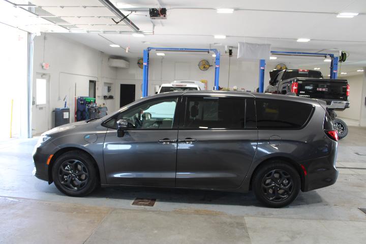 2022 Chrysler Pacifica Hybrid Touring L