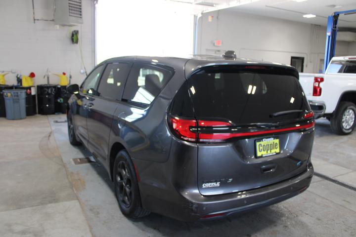 2022 Chrysler Pacifica Hybrid Touring L
