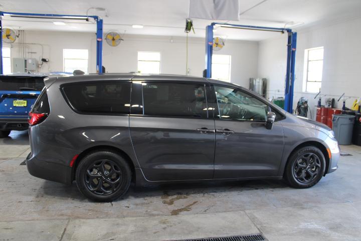 2022 Chrysler Pacifica Hybrid Touring L