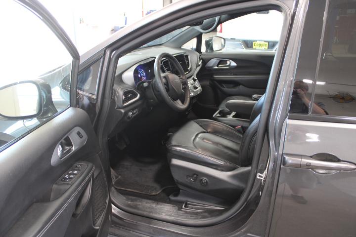 2022 Chrysler Pacifica Hybrid Touring L