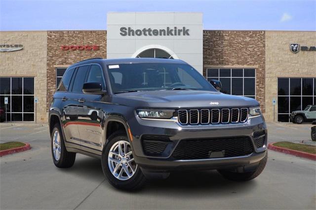 2025 Jeep Grand Cherokee GRAND CHEROKEE LAREDO X 4X4