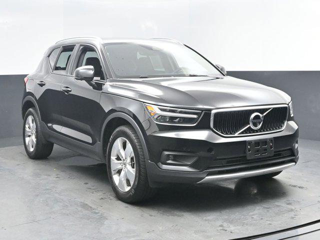 2022 Volvo XC40 T4 Momentum