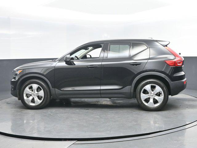 2022 Volvo XC40 T4 Momentum