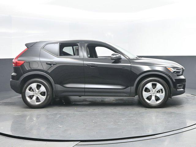 2022 Volvo XC40 T4 Momentum