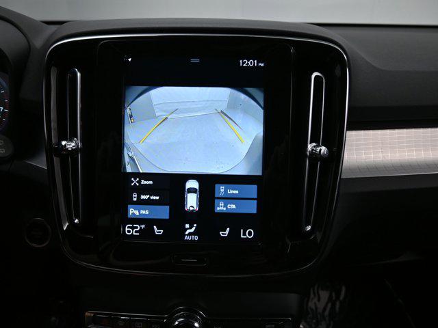2022 Volvo XC40 T4 Momentum