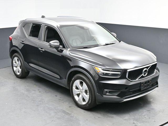 2022 Volvo XC40 T4 Momentum