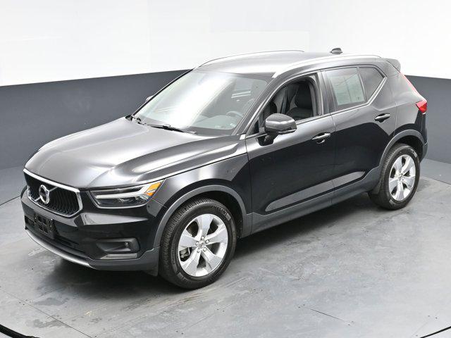 2022 Volvo XC40 T4 Momentum
