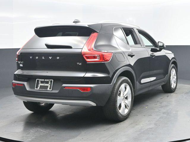 2022 Volvo XC40 T4 Momentum