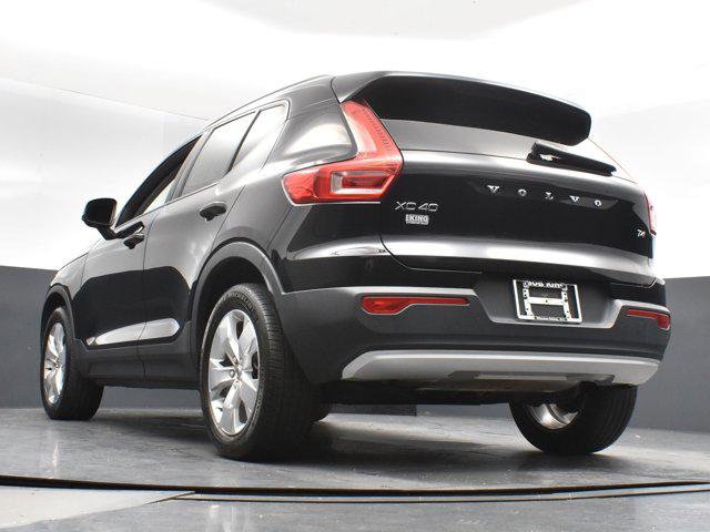 2022 Volvo XC40 T4 Momentum
