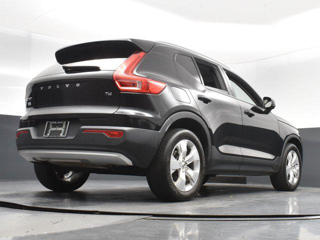 2022 Volvo XC40 T4 Momentum