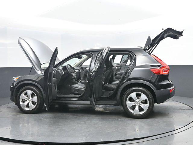 2022 Volvo XC40 T4 Momentum