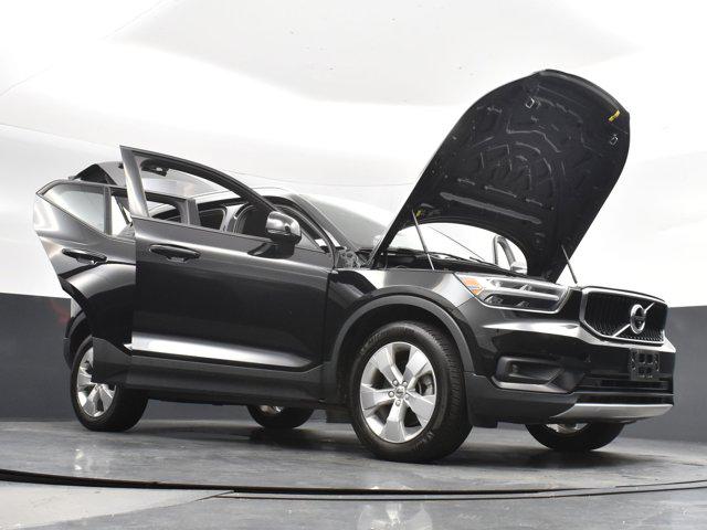 2022 Volvo XC40 T4 Momentum