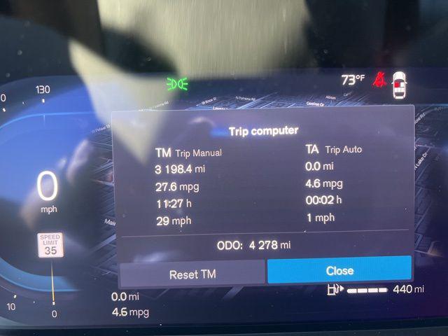 2025 Volvo XC40 B5 Ultra Bright Theme