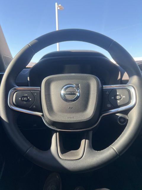 2025 Volvo XC40 B5 Ultra Bright Theme